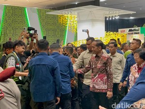 Sejumlah Booth Festival LIKE 2 di JCC Disambangi Jokowi