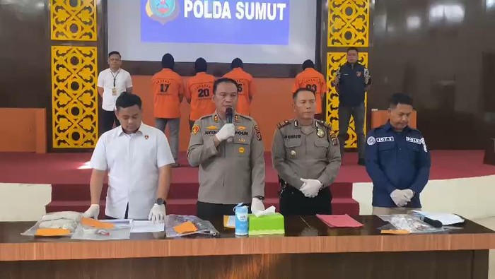 Kapolres Pelabuhan Belawan AKBP Janton Silaban saat konferensi pers. (Polres Pelabuhan Belawan)