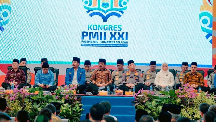 Kapolri Jenderal Listyo Sigit Prabowo menghadiri Kongres XXI Pergerakan Mahasiswa Islam Indonesia (PMII) di Palembang