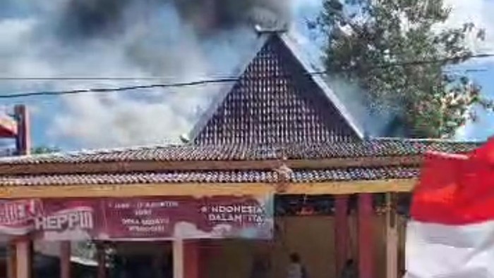 Kebakaran Balai Dusun Sambeng, Desa Sedayu Kecamatan Pracimantoro, Wonogiri, Jumat (9/8/2024).