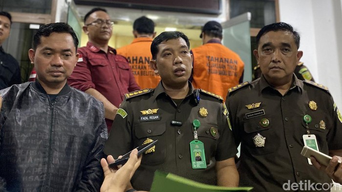Kejati Babel memberikan keterangan terkait penetapan 2 tersangka korupsi dana kur dan invetasi