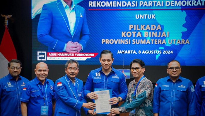 Ketum Demokrat AHY menyerahkan surat rekomendasi ke Amir Hamzah-Hasanul Jihadi untuk Pilwakot Binjai 2024