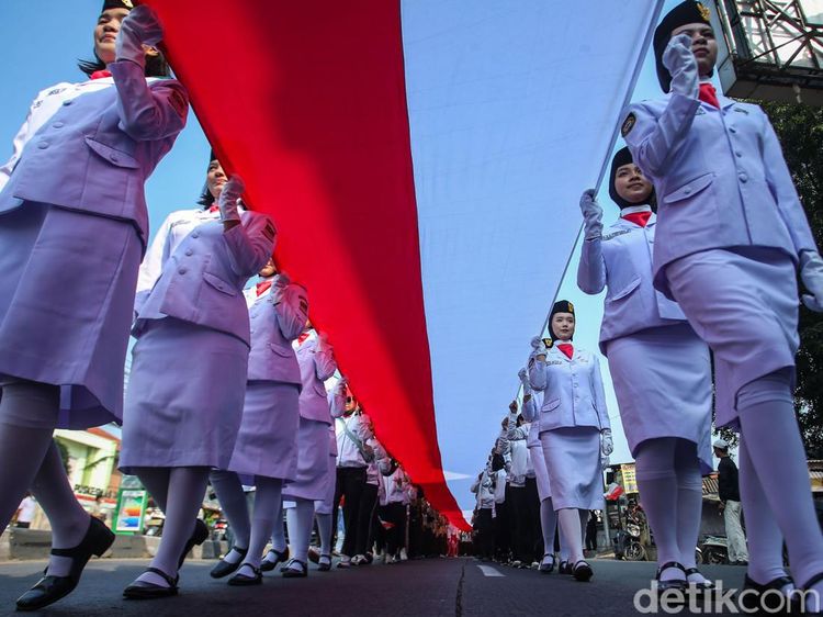 Kirab Bendera 79 Meter Sambut HUT RI di Tambun