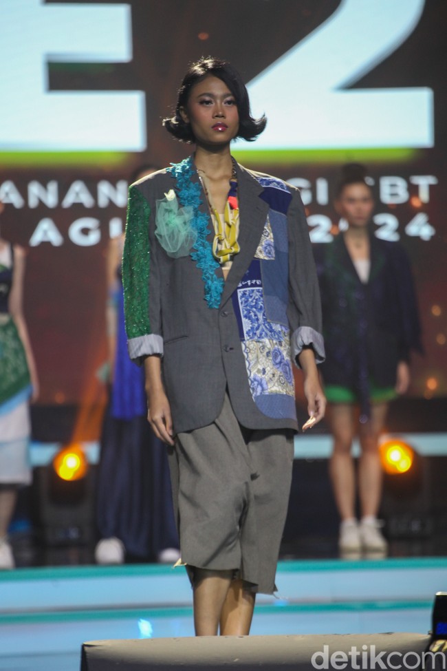 Empat brand dan desainer lokal memamerkan koleksi busana ramah lingkungan di Festival LIKE 2 KLHK di Jakarta Convention Center, Senayan. Mereka adalah Adrie Basuki, Aruna, Imaji Studio dan Setali Indonesia. Foto: Andhika Prasetia/Detikcom
