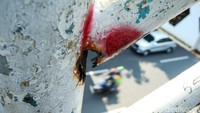 Perbaikan dilakukan karena sebagian tiang telah berkarat.