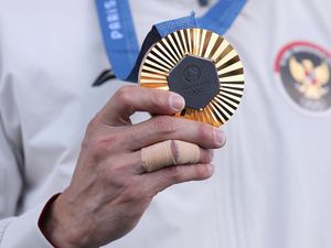 Segini Bonus Rizki Juniansyah & Veddriq Leonardo yang Raih Emas di Olimpiade