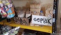 Karena ini menyebut pengelolaan Kampung Pengrajin Budaya Condet ini masih dari anggaran mandiri dirinya dan sukarela warga. Opik berharap ada keseriusan dari pihak tertentu untuk berjalan bersama membangun dan memaksimalkan potensi Kampung Pengrajin Budaya Condet.  