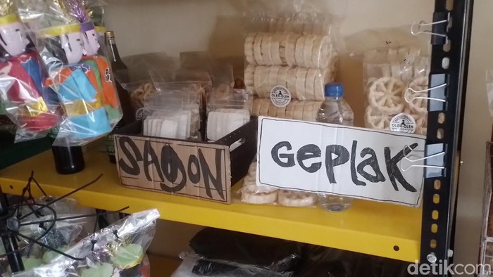 Kampung Pengrajin Budaya Condet, Jakarta Timur menyimpan segudang potensi. Di sana traveler juga dapat memberikan pengalaman tentang sajian kuliner khas Betawi.