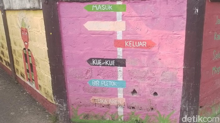 Menyusuri Kampung Pengrajin Budaya Condet yang Sajikan Kuliner Khas Betawi Kampung Pengrajin Budaya Condet, Jakarta Timur menyimpan segudang potensi. Di sana traveler juga dapat memberikan pengalaman tentang sajian kuliner khas Betawi.