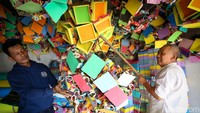 Selain menjual kelomang, tempat ini juga menjual rumah untuk kelomang tersebut.