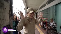 Melalui YouTube Crazy Nikmir REAL (7/8/2024), Nikita Mirzani menunjukkan momennya kulineran di Kota Kembang. Ia sengaja menyambangi Lontong Cibadak yang lagi viral. Foto: YouTube Crazy Nikmir REAL