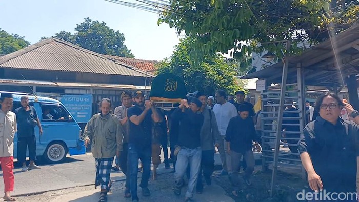 Otig Pakis Otig Pakis dimakamkan