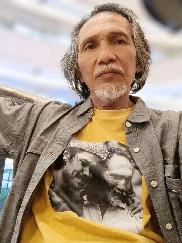Otig Pakis Otig Pakis meninggal dunia.