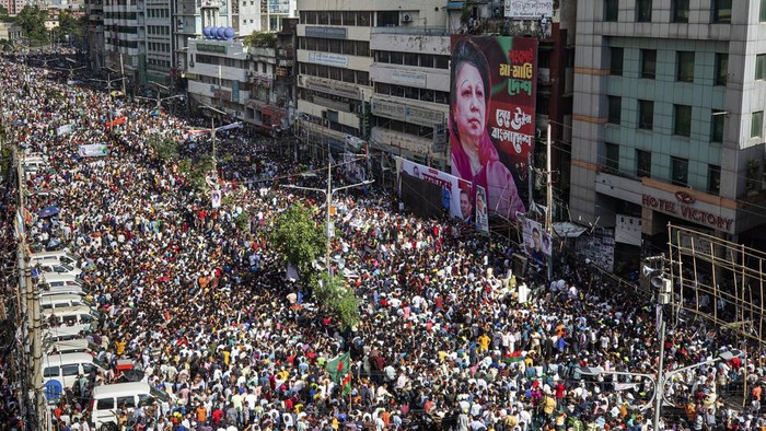 People gather in front of the Bangladesh Nationalist Party (BNP) headquarters during a protest rally in Dhaka, Bangladesh, Wednesday, Aug. 7, 2024. (AP Photo/Rajib Dhar)