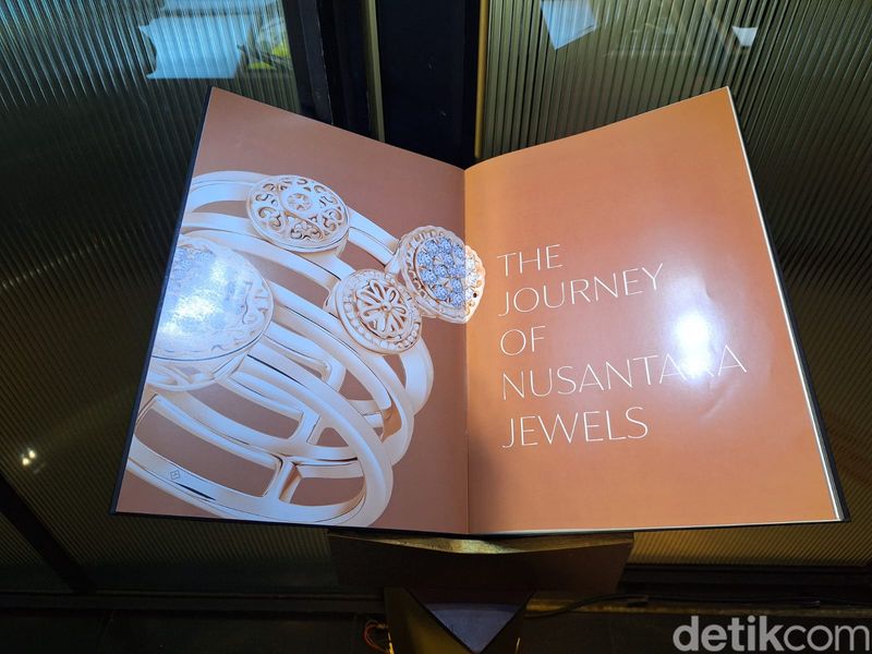 Peluncuran Buku 'Nusantara' Peluncuran buku 'Nusantara' oleh The Palace Jeweler dan Samuel Wattimena.