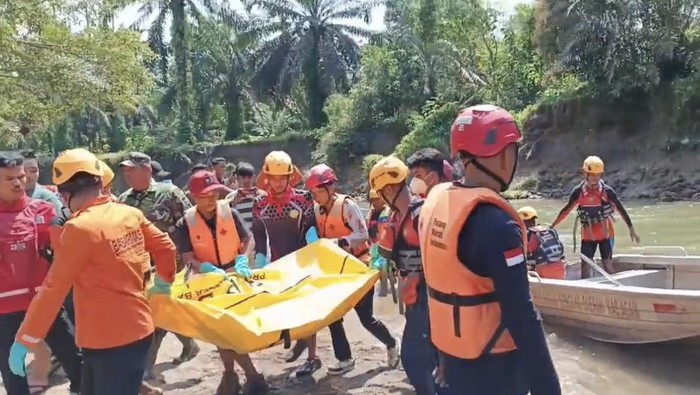 Pencarian anak yang hanyut di Kabupaten Agam, Sumbar. (Istimewa)