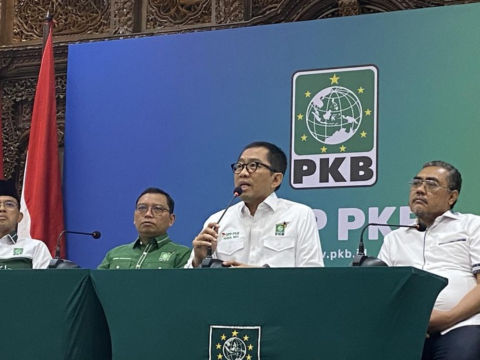 Ketua SC Mukmatar PKB, Faisol Reza, menyampaikan Presiden Joko Widodo (Jokowi) hingga Presiden terpilih Prabowo Subianto diundang dalam gelaran Muktamar PKB yang ke-6 itu.