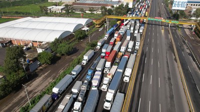 Petani Meksiko Blokir Jalan Raya Tuntut Ganti Rugi Lahan, Macet 40 Jam