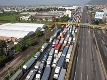 Petani Meksiko Blokir Jalan Raya Tuntut Ganti Rugi Lahan, Macet 40 Jam