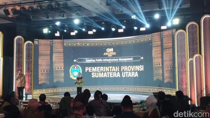 Pj Gubsu Agus Fatoni di CNN Award. (Kartika Sari/detikSumut)