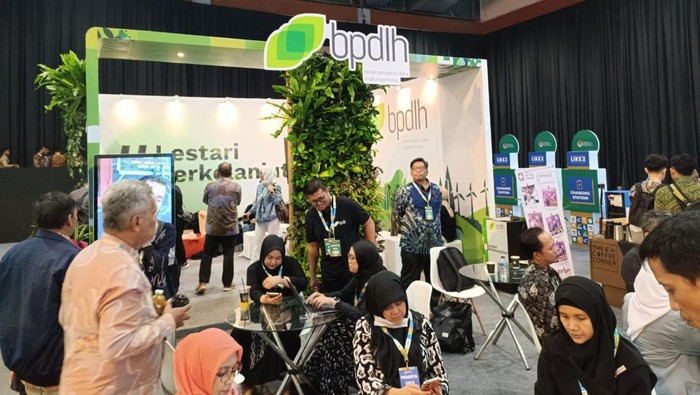Plt Kadiv Penyaluran Pinjaman BPDLH Eko Prasondita, mengatakan sejumlah produk hasil binaan masyarakat yang dibawa pihaknya didominasi hasil hutan kayu.