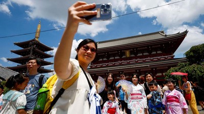 Potret Kuil Sensoji di Tokyo yang Ramai Wisatawan