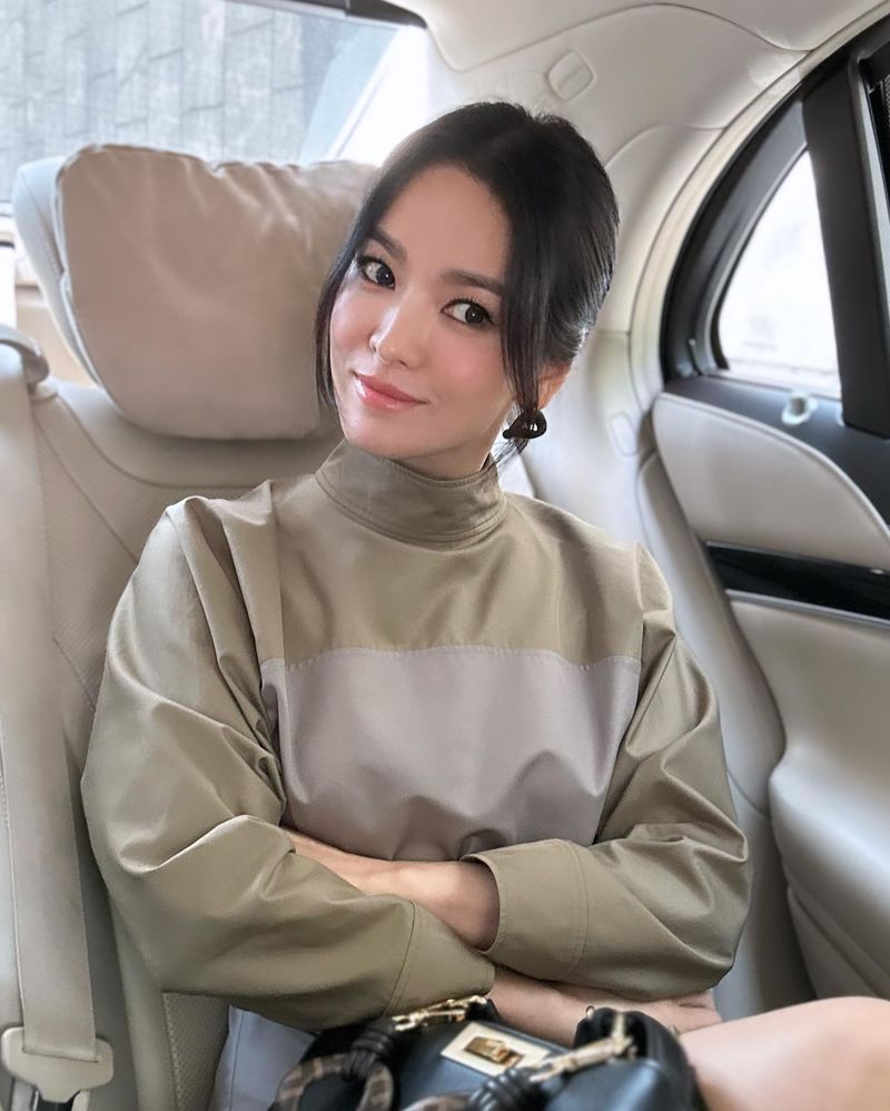 Potret Song Hye Kyo Hadiri Acara Brand Fashion Mewah di Hong Kong, Stylish & Awet Muda