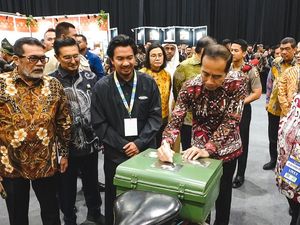 Jokowi Tandatangani Motor Listrik Konversi Karya Anak Bangsa, Bakal Dipakai Keliling Dunia