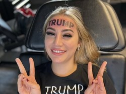 Influencer Fans Berat Donald Trump Rela Bikin Tato Bertuliskan Trump di Dahi
