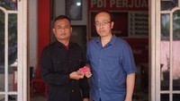 Sebagai penegas, Steven berucap bahwa sikap ini diambil karena mengikuti langkah politik dari Maruarar Sirait, seorang senior yang sangat mendedikasikan penuh kepada adik-adiknya.  