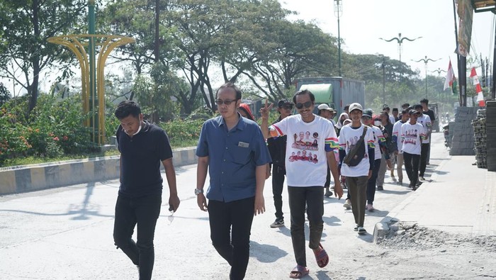 Ratusan Kader PDIP Bekasi Mengundurkan Diri, Ada Apa? Ratusan kader PDIP Kabupaten Bekasi mengundurkan diri. Disebutkan aksi itu mengikuti langkah politik Maruarar Sirait.