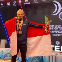 Rizki sendiri sudah belajar angkat beban sejak usianya 9 tahun. Hal tersebut dipelajarinya dari sang ayah, Muhammad Yasin, yang juga merupakan atlet angkat besi Indonesia. Foto: Instagram/@rjuniansyah_