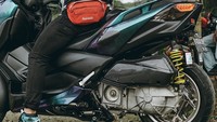 Rizki juga pernah mengunggah momen foto dirinya di atas big skutik  Yamaha Xmax, Kawasaki KLX, juga Harley-Davidson Police. Foto: Instagram @rjuniansyah_