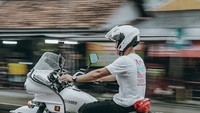 Di luar profesi sebagai atlet lifter, Rizki ternyata memiliki hobi otomotif. Seperti dilihat detikOto di Instagram pribadinya @rjuniansyah_, Rizki tampak  mengunggah momen-momen dirinya saat mengendarai motor. Foto: Instagram @rjuniansyah_