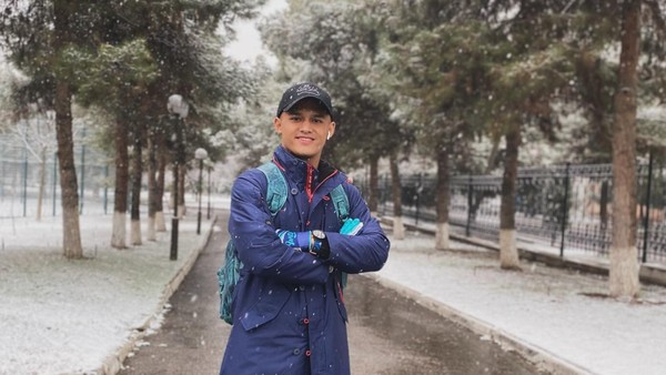 8 Pesona Rizki Juniansyah, Atlet Angkat Besi Tampan Raih Emas Olimpiade 2024