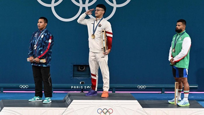 Rizki Juniansyah Sabet Medali Emas Olimpiade Paris 2024 Lifter Indonesia Rizki Juniansyah melakukan angkatan dalam kelas 73 kg putra Olimpiade Paris 2024 di South Paris Arena, Paris, Prancis, Kamis (8/8/2024). ANTARA FOTO/Wahyu Putro A/app/rwa.