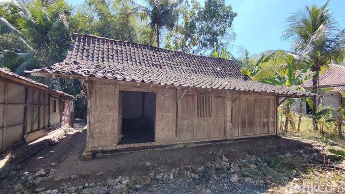 Rumah milik keponakan Mbah Sarno yang akan direnovasi untuk ditinggali eks anggota Militer Sukarela itu di Padukuhan Susukan II, Kalurahan Genjahan, Kapanewon Ponjong, Gunungkidul, Jumat (9/8/2024).