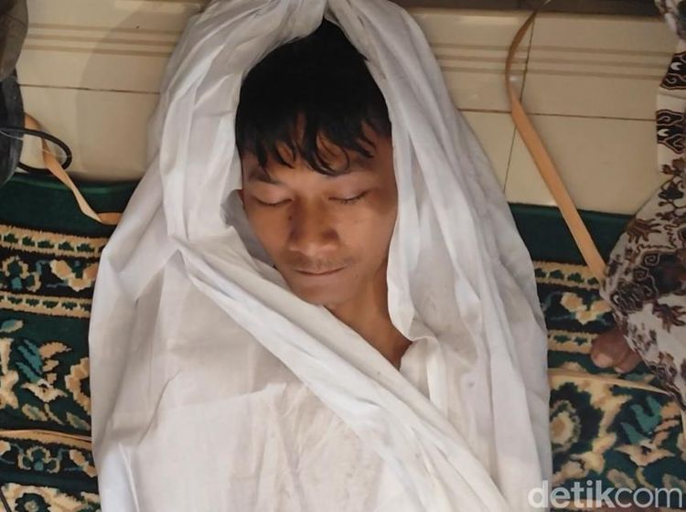Potret Ritual Sumpah Pocong Saka Tatal di Cirebon