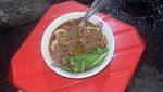 Seru! Sal Priadi Kulineran di Pasar Gede hingga Warung Mie Ayam