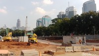 Diketahui, proyek pembangunan MRT Fase 2A ini terbagi menjadi dua segmen yakni Thamrin - Monas yang ditargetkan selesai pada tahun 2025 dan mulai bisa beroperasi pada tahun 2027, sementara sisanya selesai di tahun 2029.  