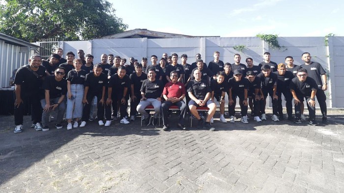 Skuad PSM Makassar sebelum berangkat ke Balikpapan untuk laga pembuka Liga 1 2024/2025 melawan Persis Solo.