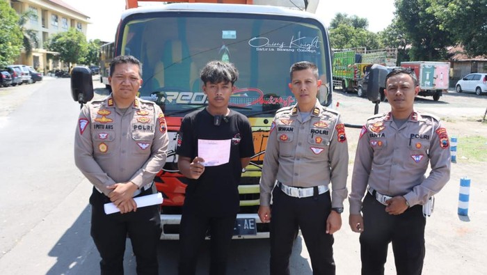 Sopir truk di Sragen ugal-ugalan berujung minta maaf, Jumat (9/8/2024).