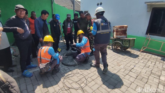 sumur air panas dan berasap di sidoarjo