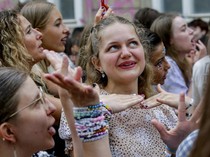 Konser Taylor Swift di Austria Batal, Penggemar Berkumpul-Bernyanyi di Wina