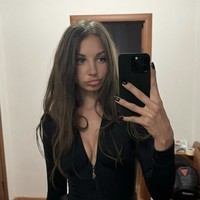 “Motor wanita Rusia tersebut terpelintir dan dia mengalami benturan di kepala. Dia sempat sadar beberapa saat, namun meninggal sebelum ambulans tiba,” lapor media BAZA. Foto: dok. Instagram @tanechkaozolina