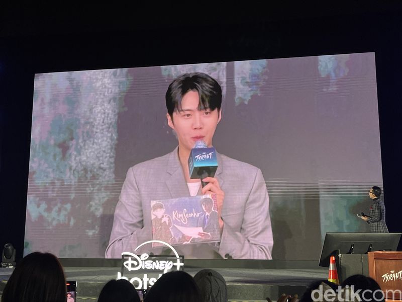 Cast drama Korea original Disney+ Hotstar The Tyrant dalam acara The Tyrant Virtual Talk Show and Fan Meeting yang digelar Jumat (9/8/2024).