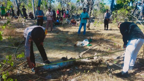 TKP pria lansia bernama Lamber Tulu Ga ditemukan tewas karena terjatuh dari pohon lamtoro di Dusun I, Desa Keliha, Kecamatan Sabu Timur, Kabupaten Sabu Raijua, NTT, Kamis (8/8/2024). (Dok. Polres Sabu Raijua).