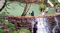 Berenang dan bermain air disini bisa lupa waktu di Lembah Tepus.