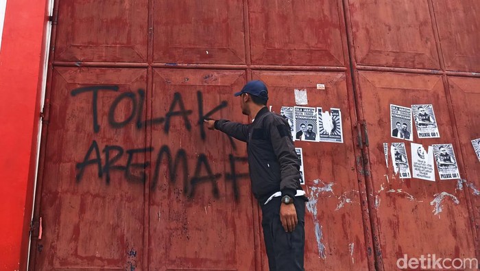 Vandalisme Tolak Arema FC di Stadion Soepriadi Kota Blitar Vandalisme Tolak Arema FC di Stadion Soepriadi Kota Blitar