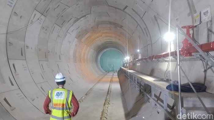 Walking Tour di proyek pembangunan MRT Jakarta tahap 2. (Muhammad Lugas Pribady/detikcom)